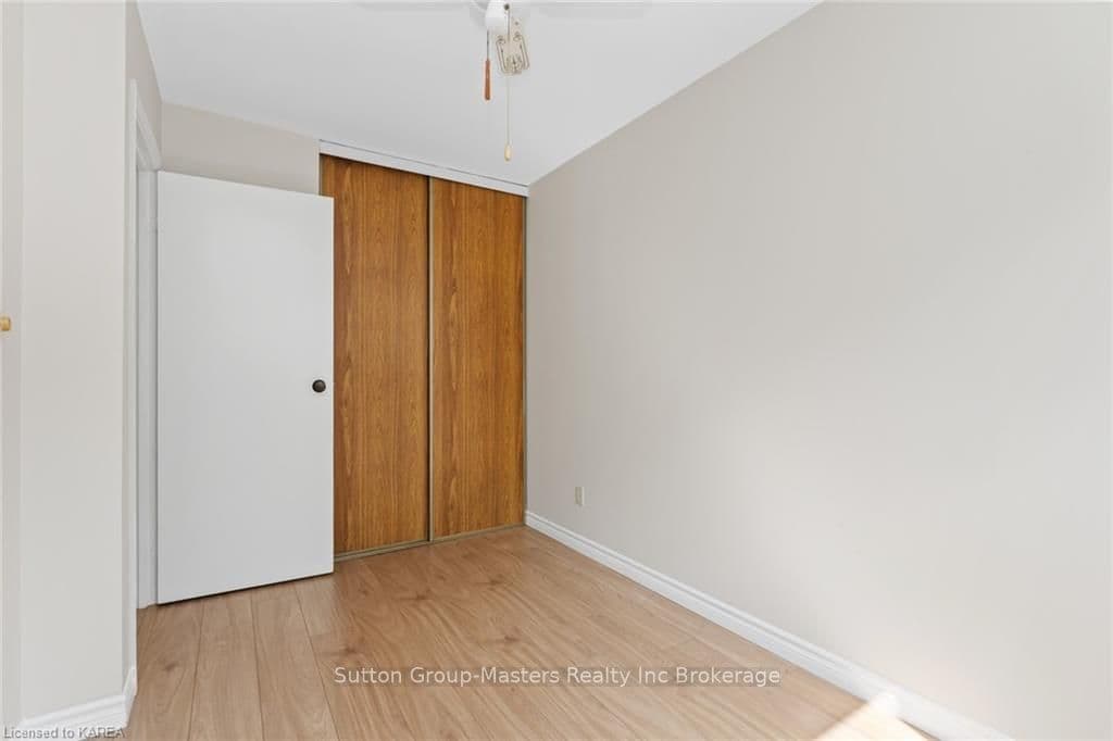 986 PINEWOOD Place photo 25