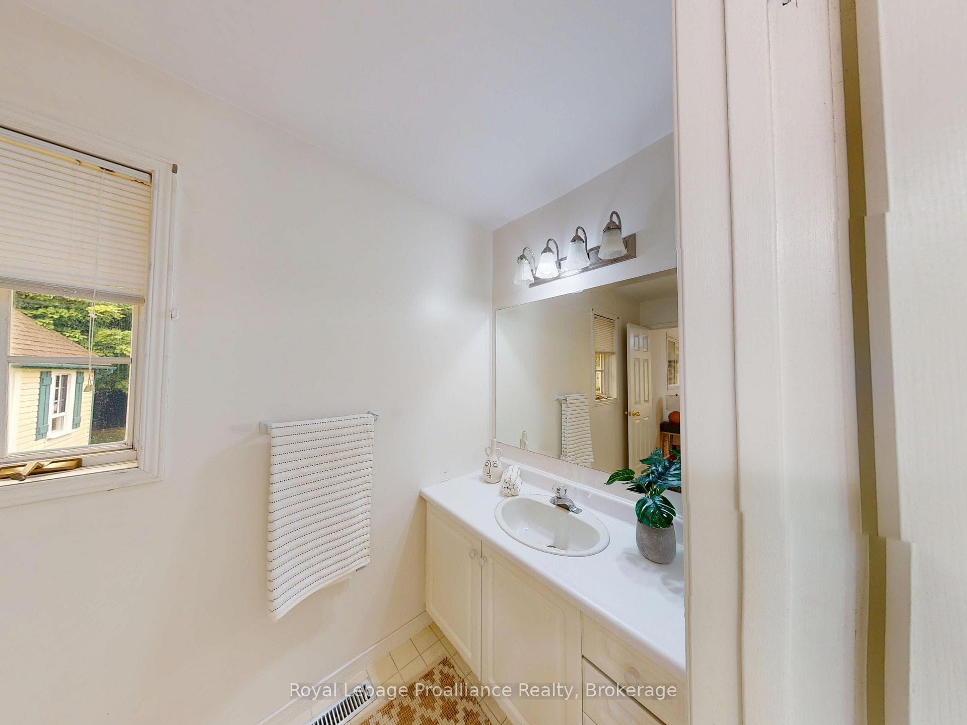 88 Westwind Crescent photo 13