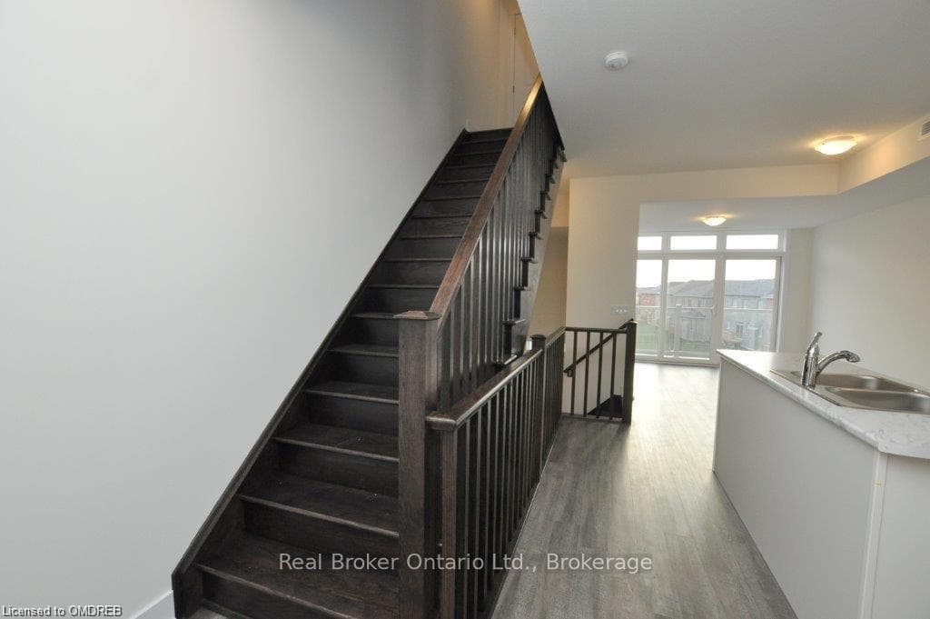 261 SKINNER Road Unit 4 photo 3