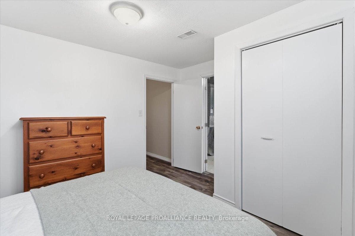 8 Loraine Avenue photo 16