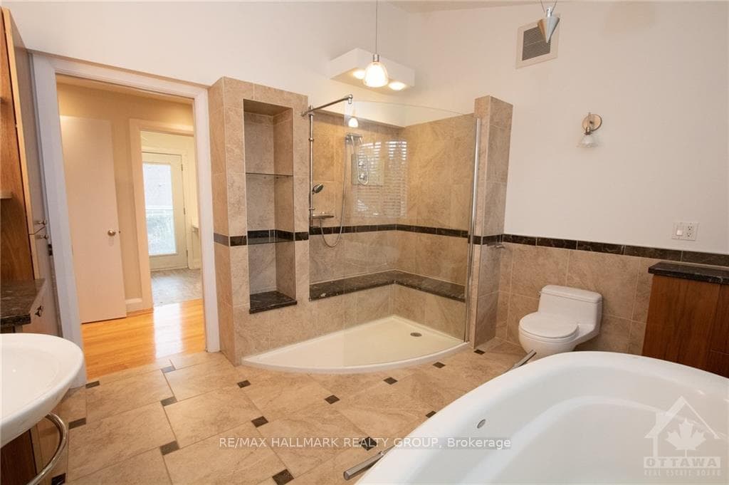 26 WAYLING Avenue photo 17