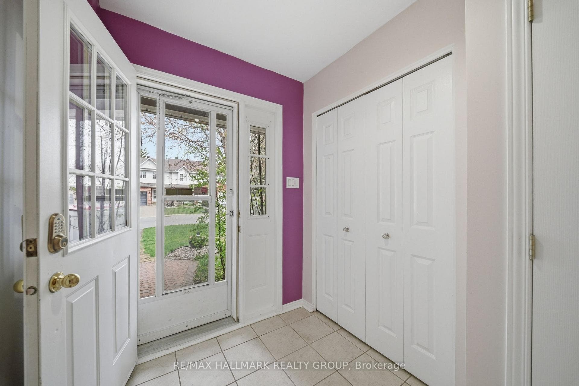 902 Paradise Crescent photo 4