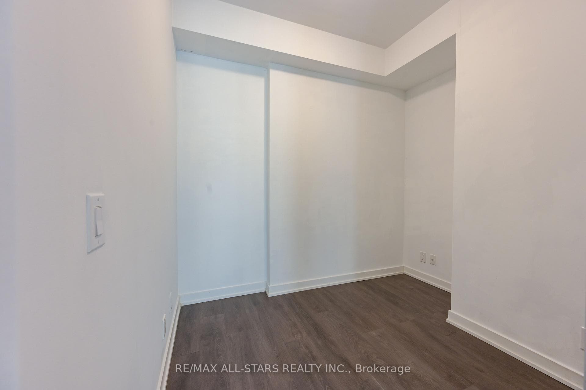 609 Avenue Road Unit 1001 photo 14