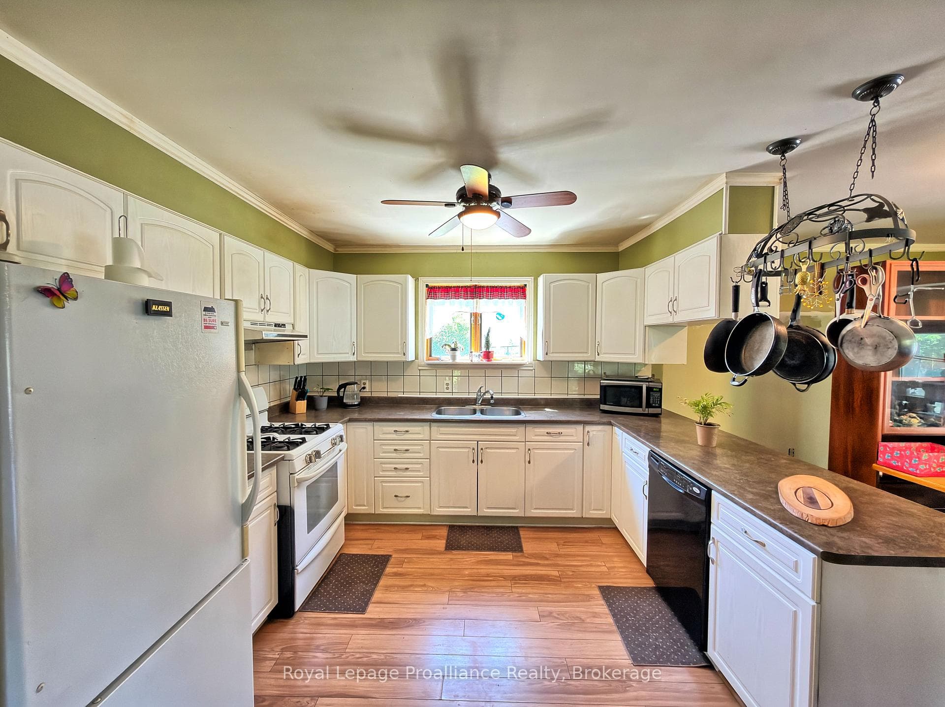 144 Wellington Street photo 4