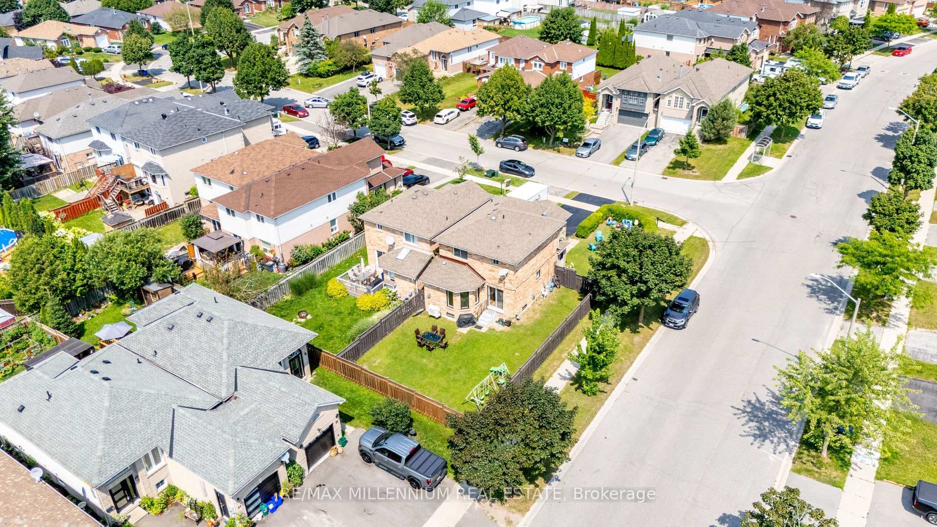 2 Rundle Crescent photo 33