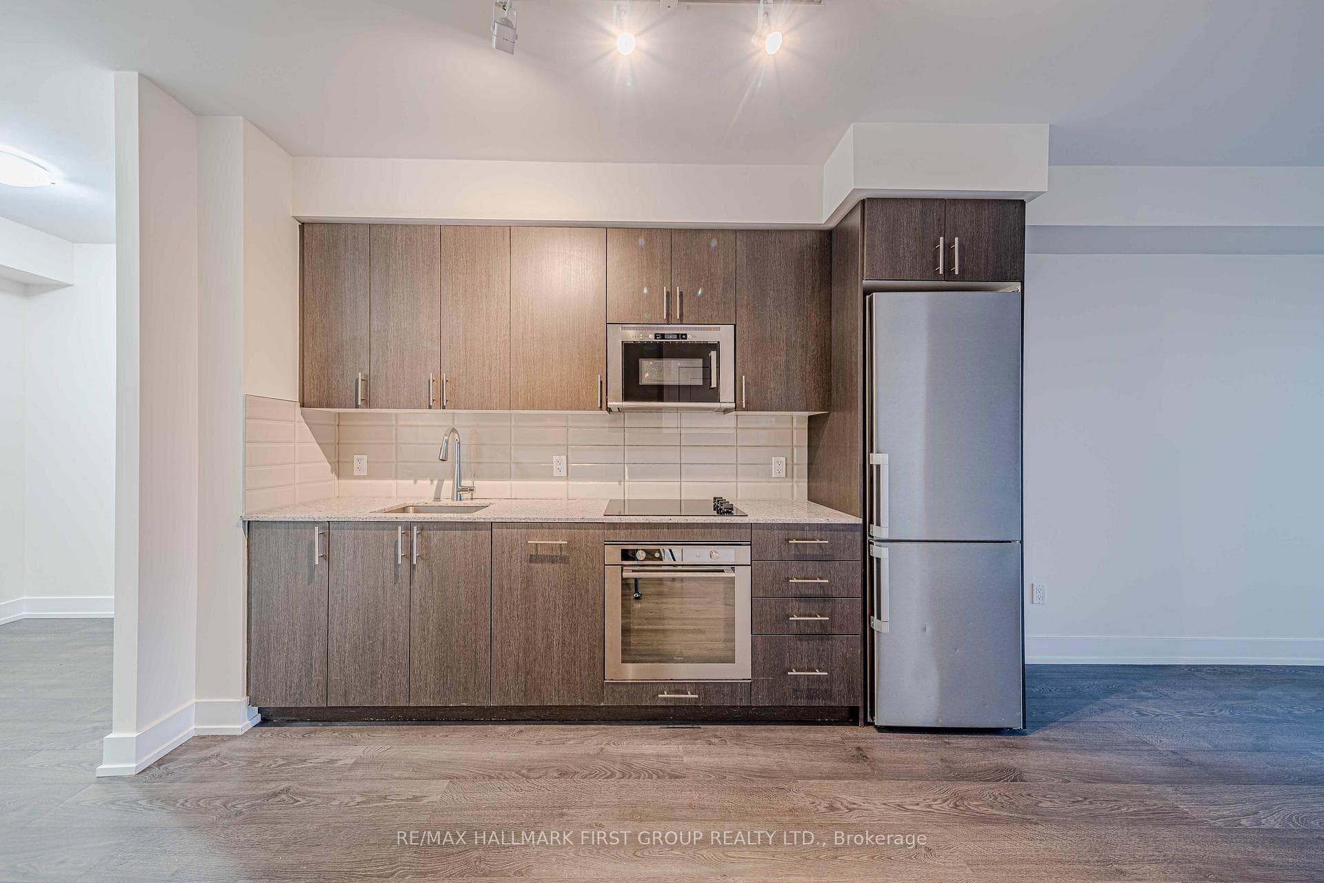 2550 Simcoe Street Unit 311 photo 16