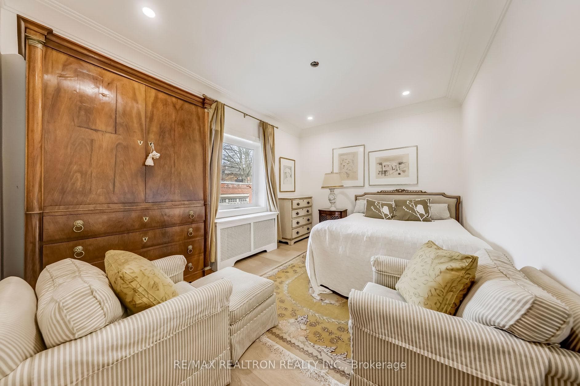 880 Avenue Road photo 15