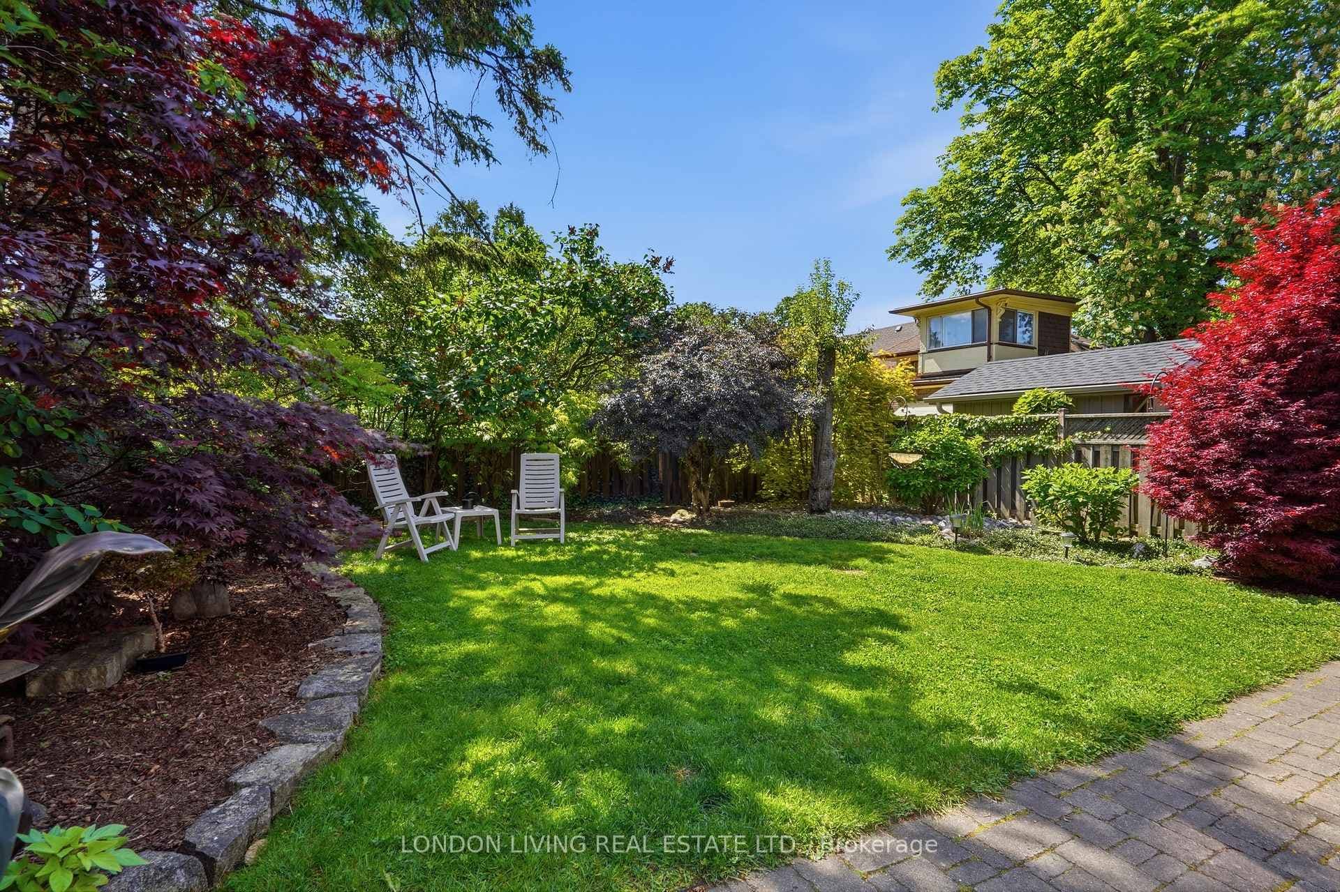 19 Belgrave Avenue photo 44