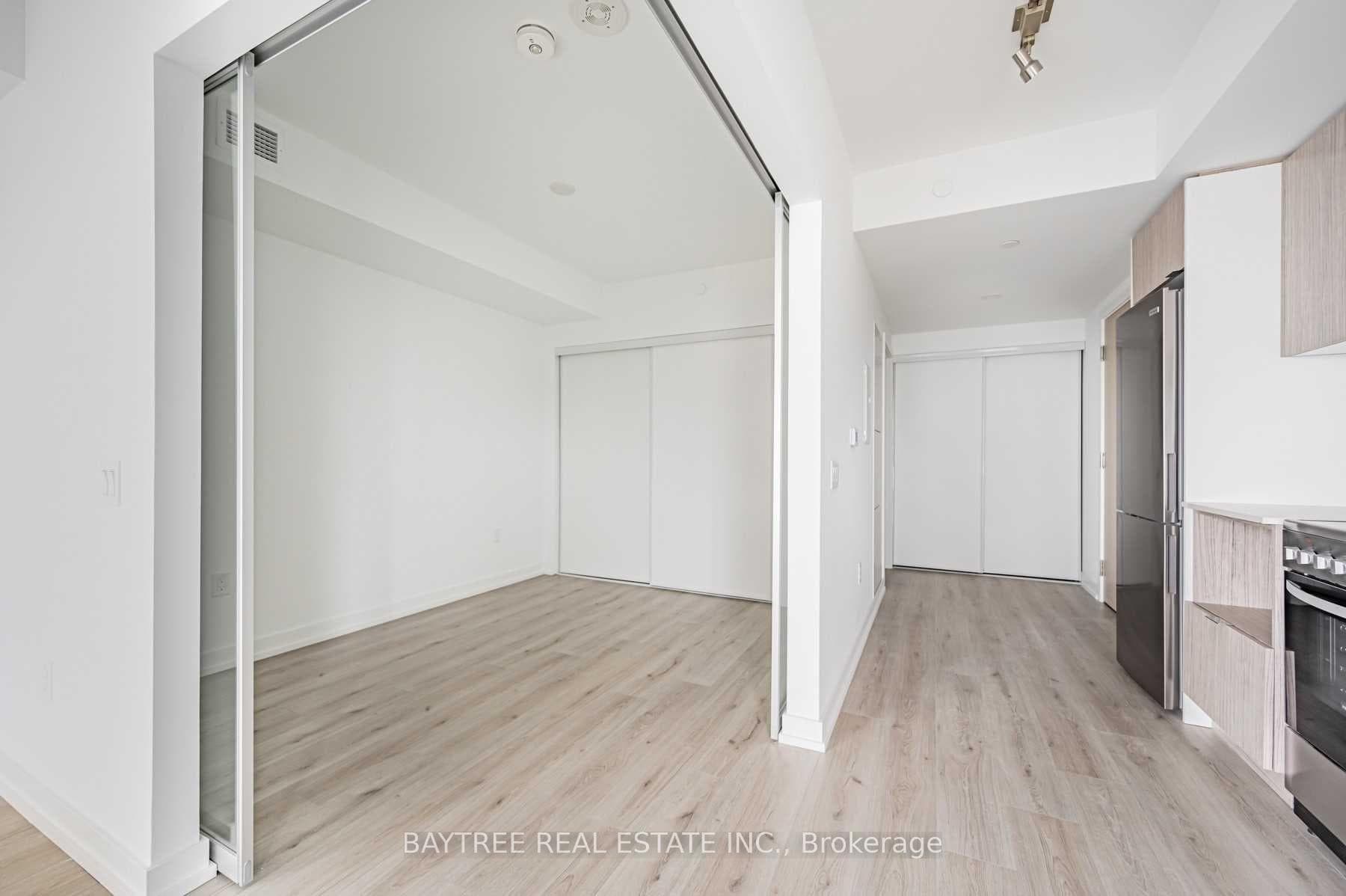 395 Bloor Street Unit 1412 photo 8