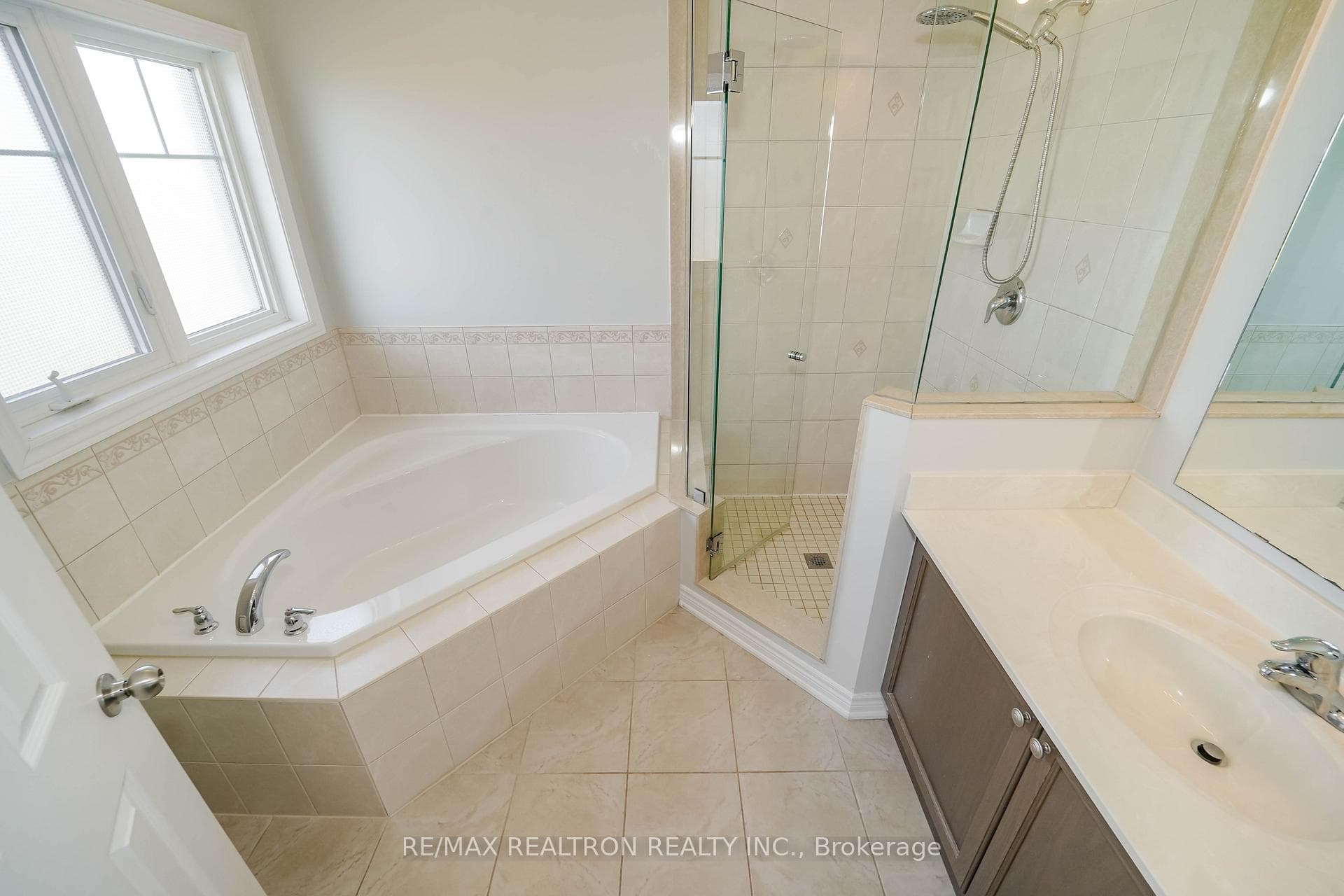77 Betony Drive photo 25