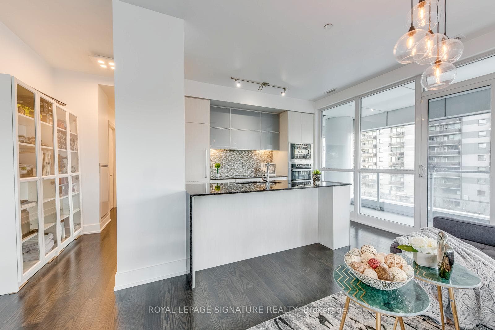 170 Avenue Road Unit 305 photo 4