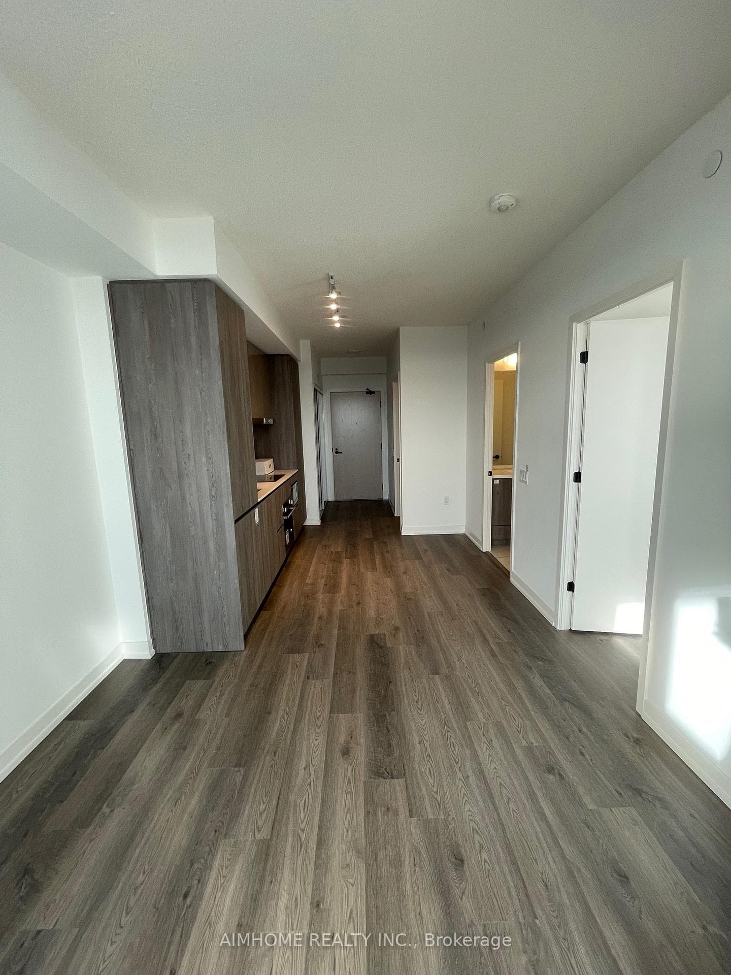 8 Interchange Way Unit 1810 photo 14