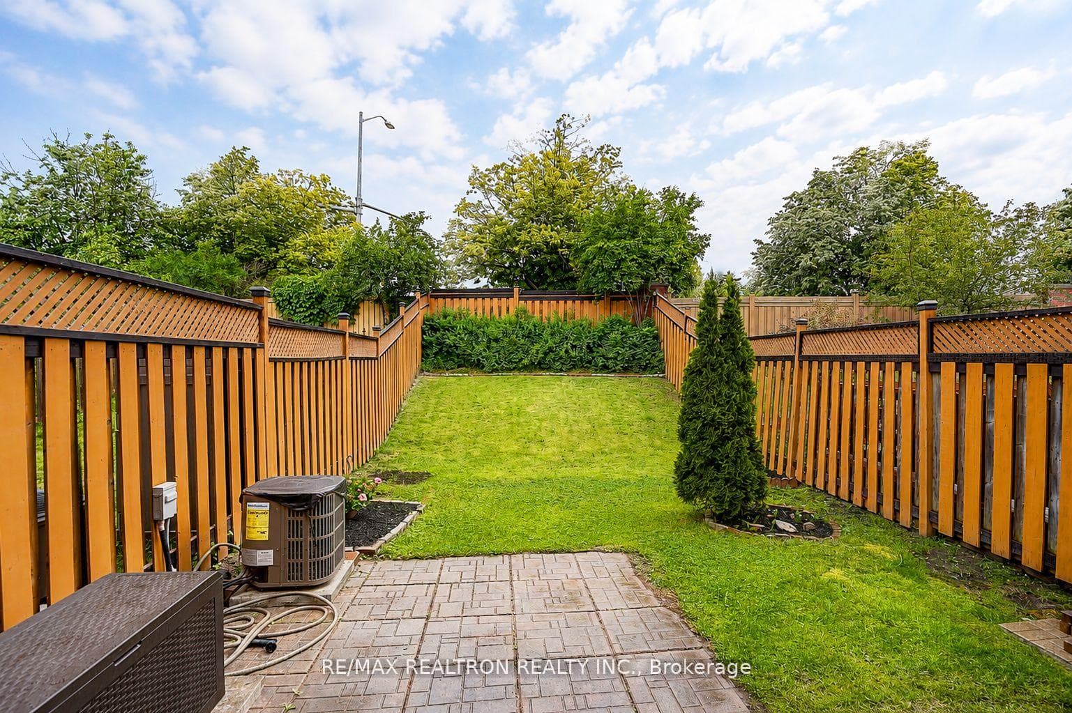 51 Steepleview Crescent photo 32