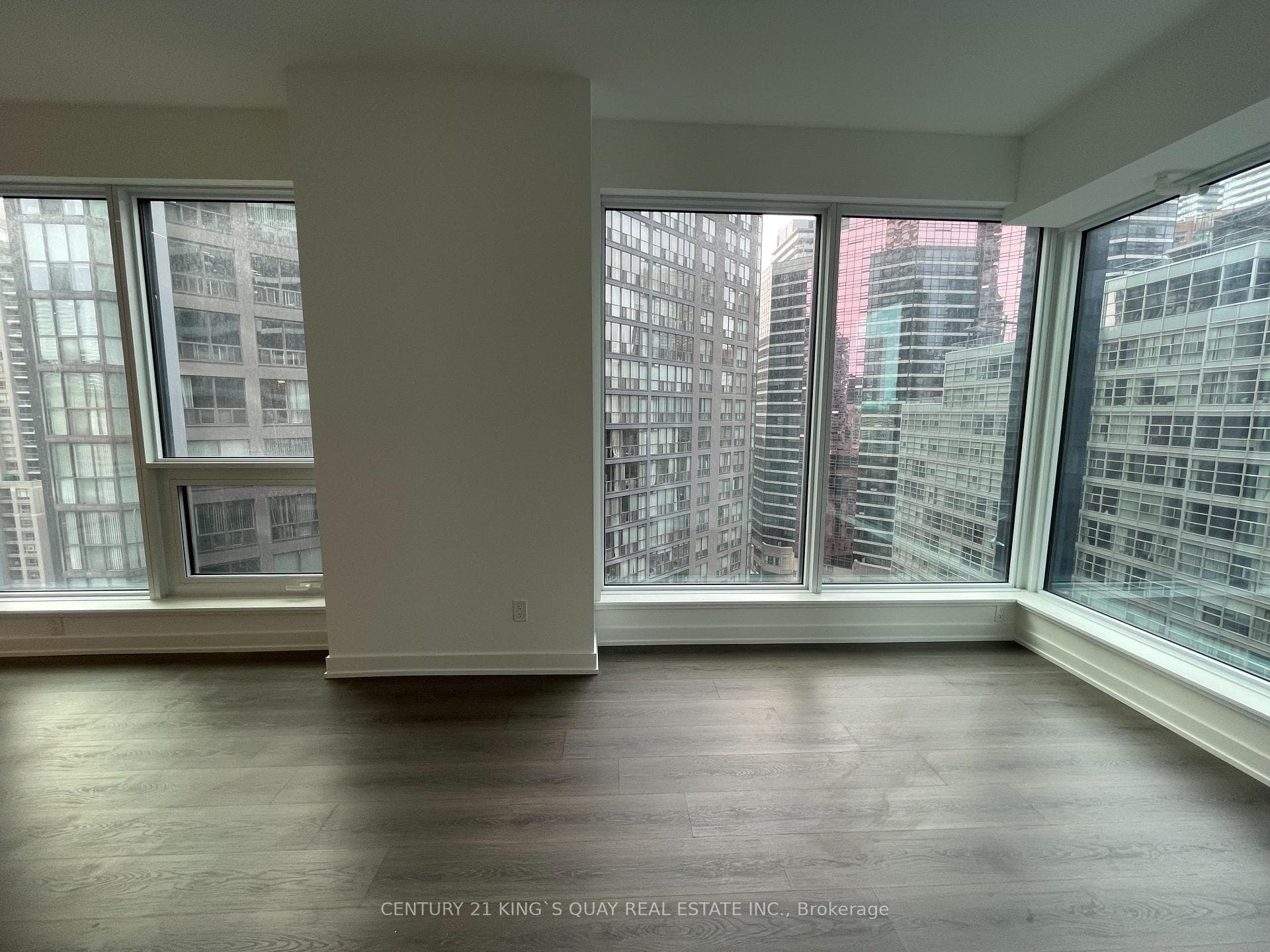 8 WELLESLEY Street Unit 1603 photo 7