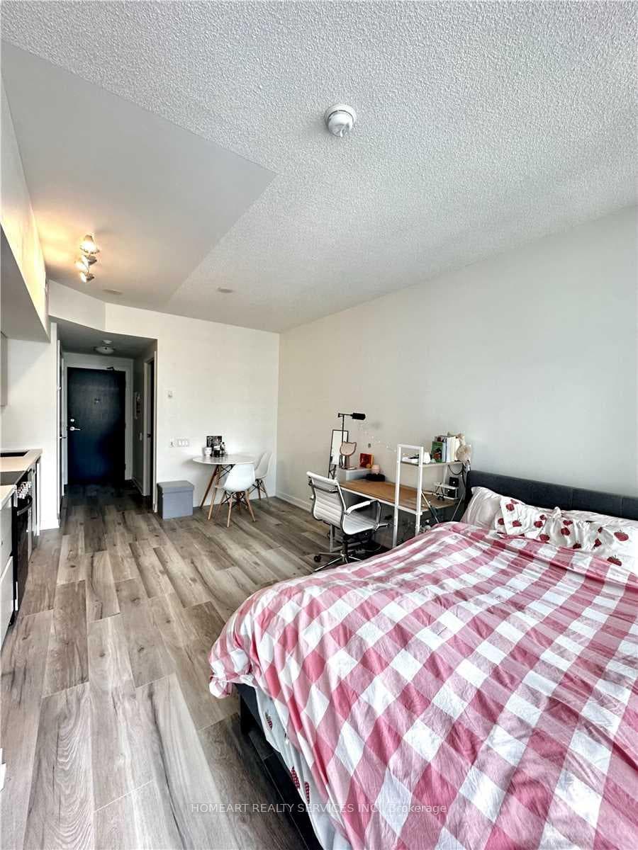 33 Charles Street Unit 1310 photo 4