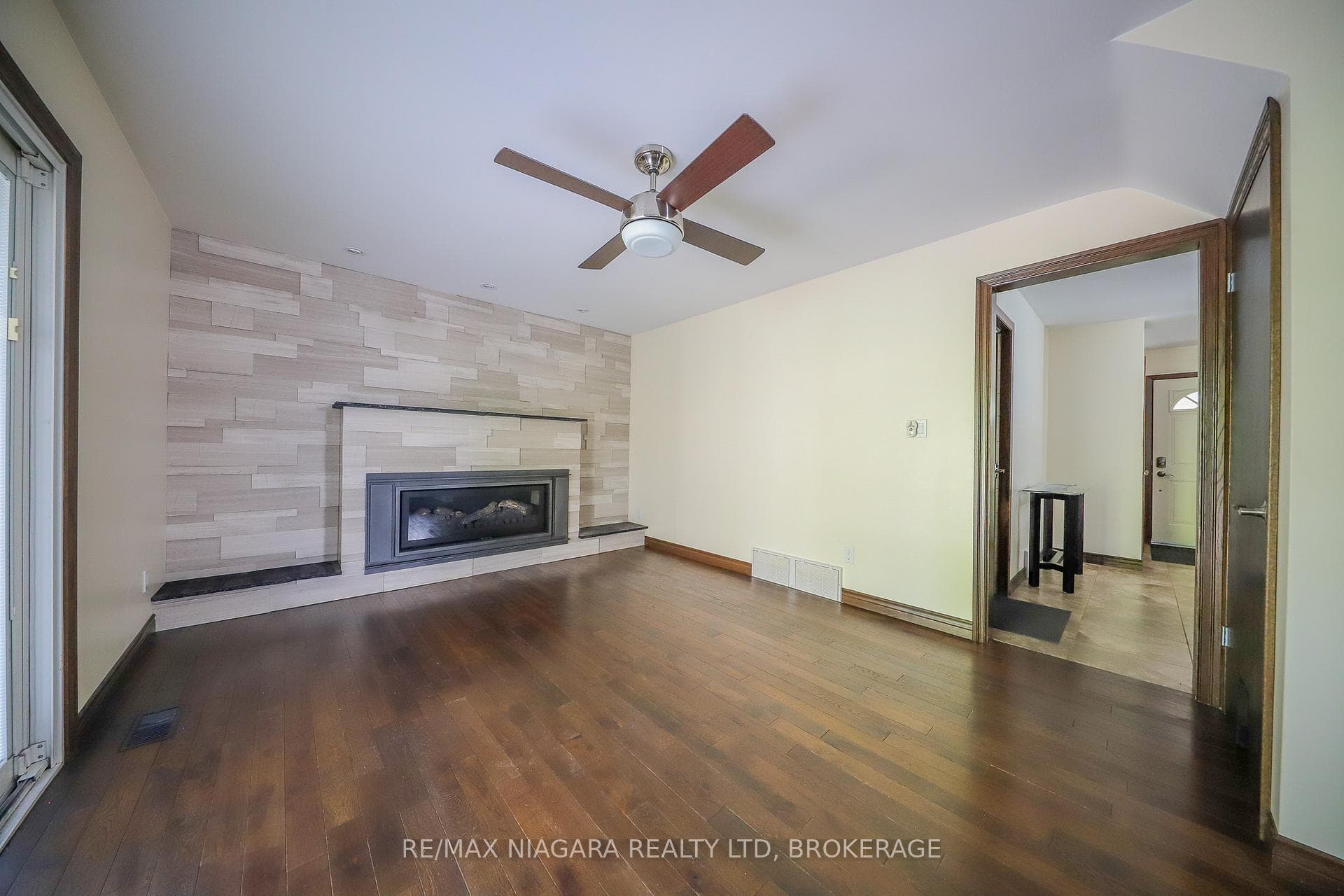 19 Jessica Drive photo 9