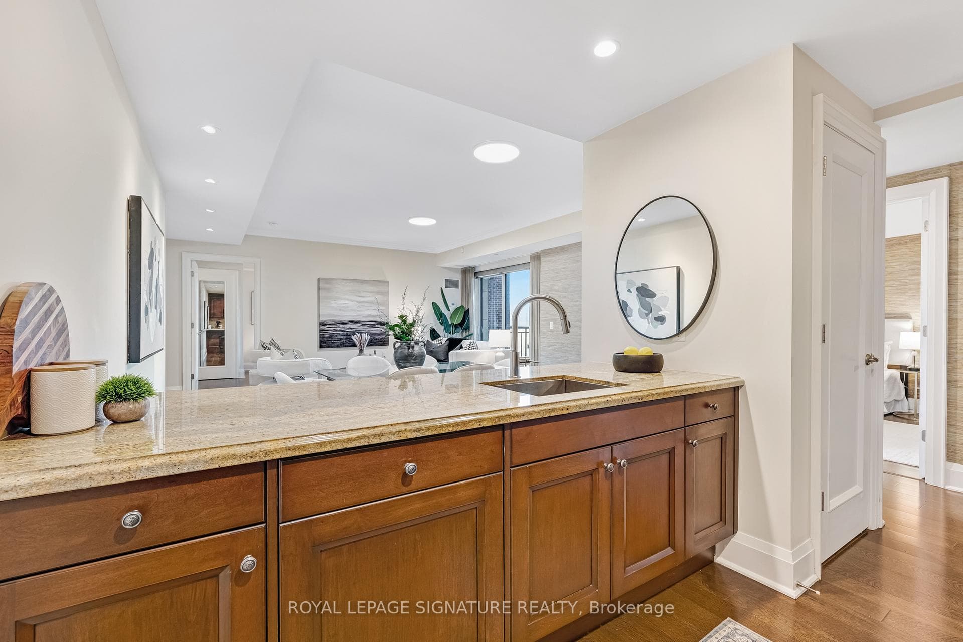 1888 Bayview Avenue Unit 604 photo 9
