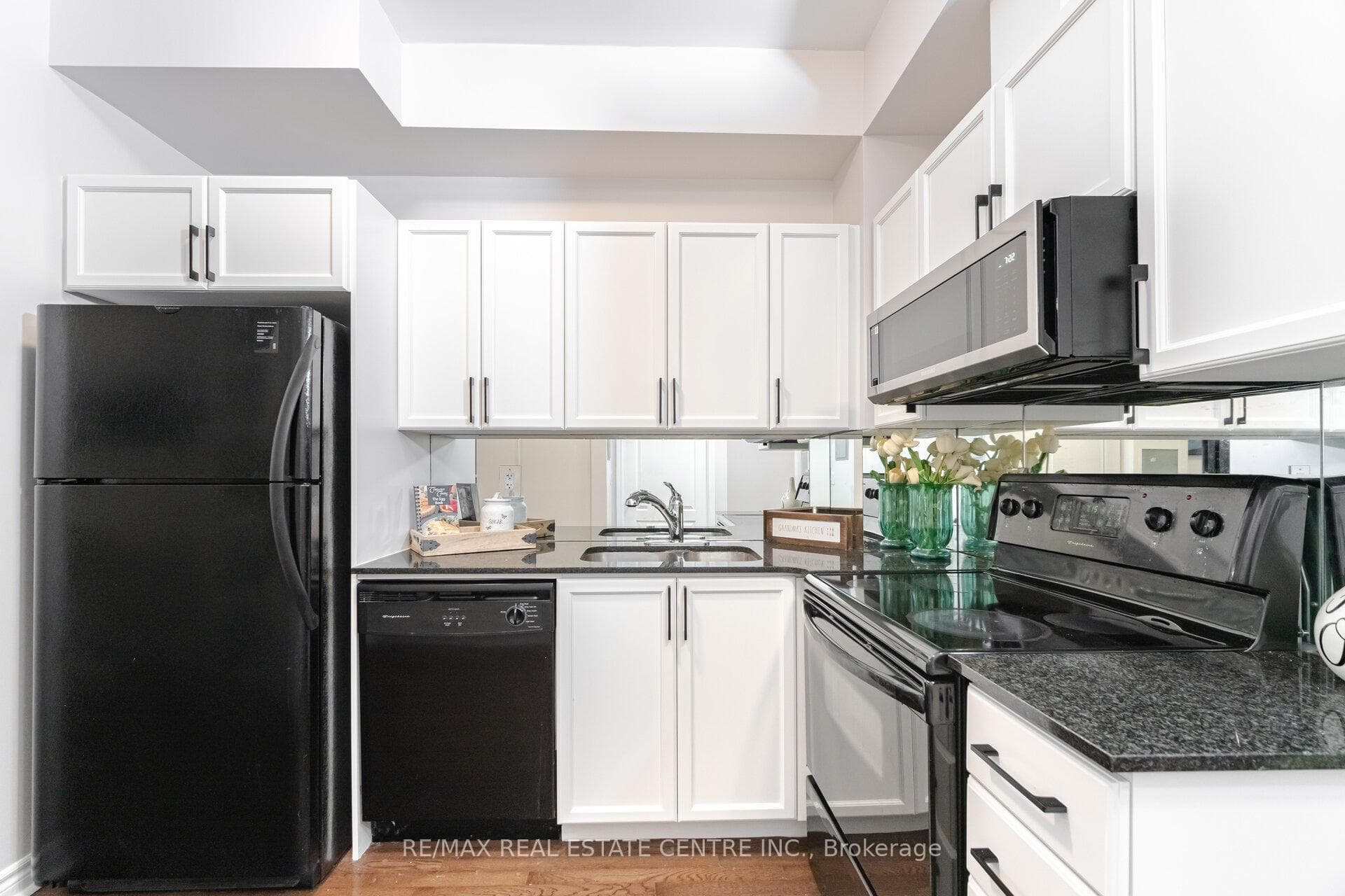 33 Elm Drive Unit 105 photo 7