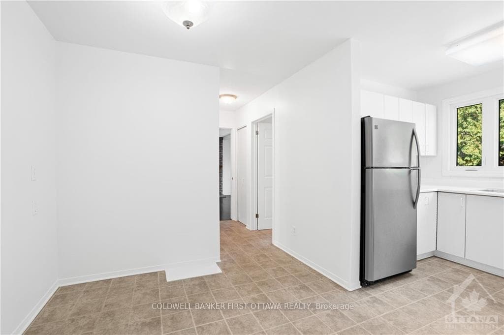 61 HIGGINS Road photo 10