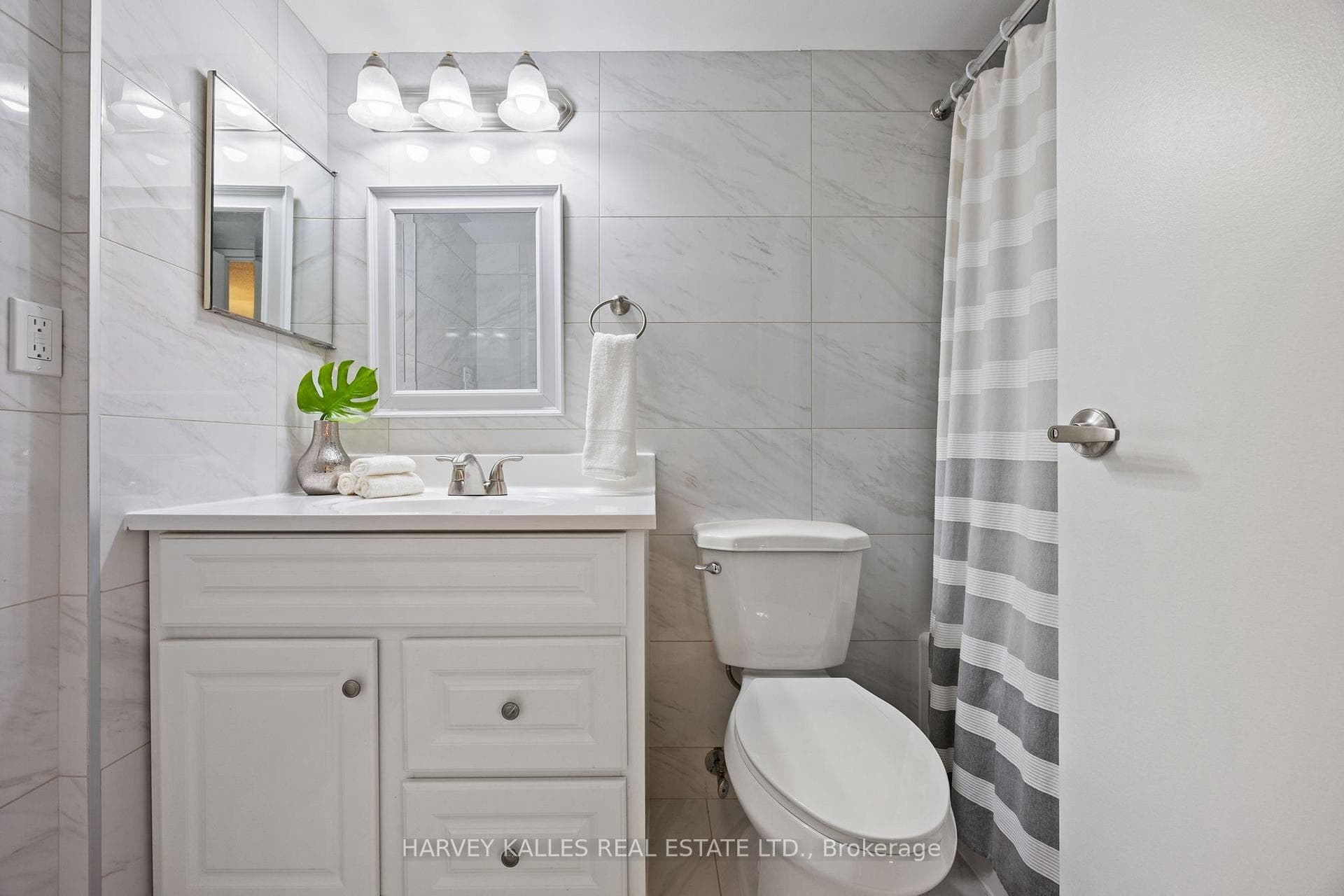 7601 Bathurst Street Unit 817 photo 14