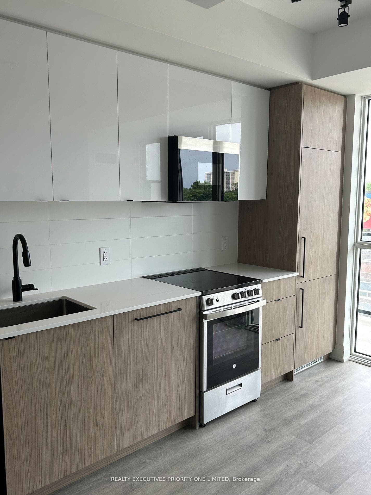 2369 Danforth Avenue Unit 407 photo 5
