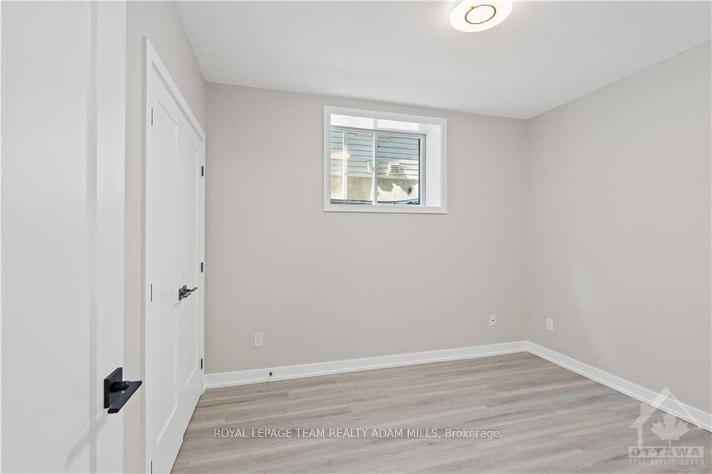 306 LANARK Avenue Unit B photo 8