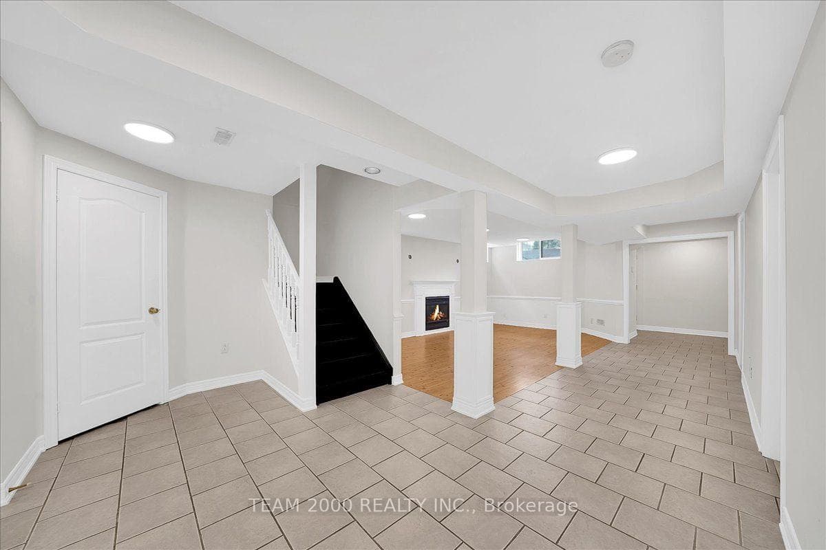 26 Crown Crescent photo 27