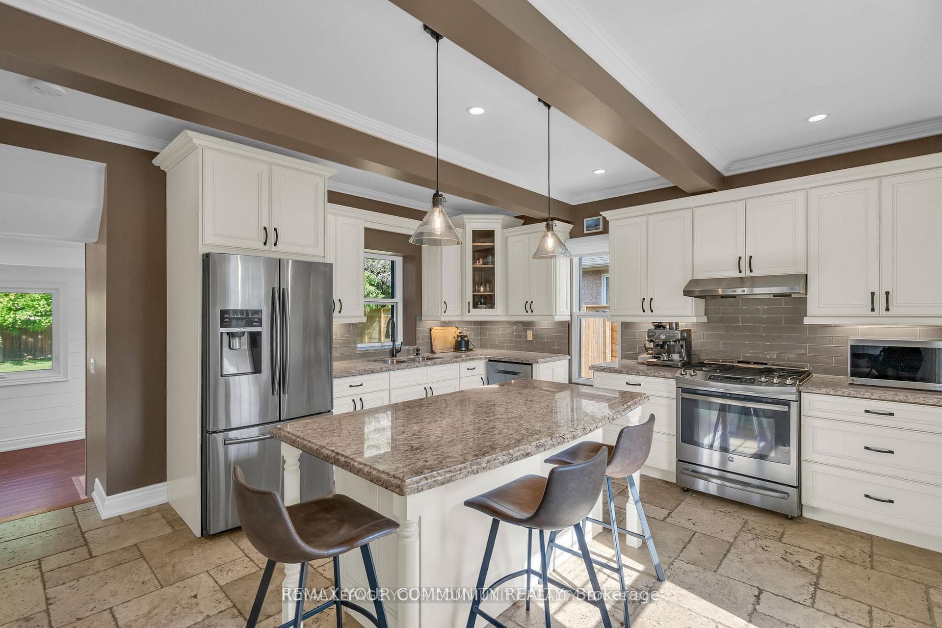 21039 Dalton Road photo 7