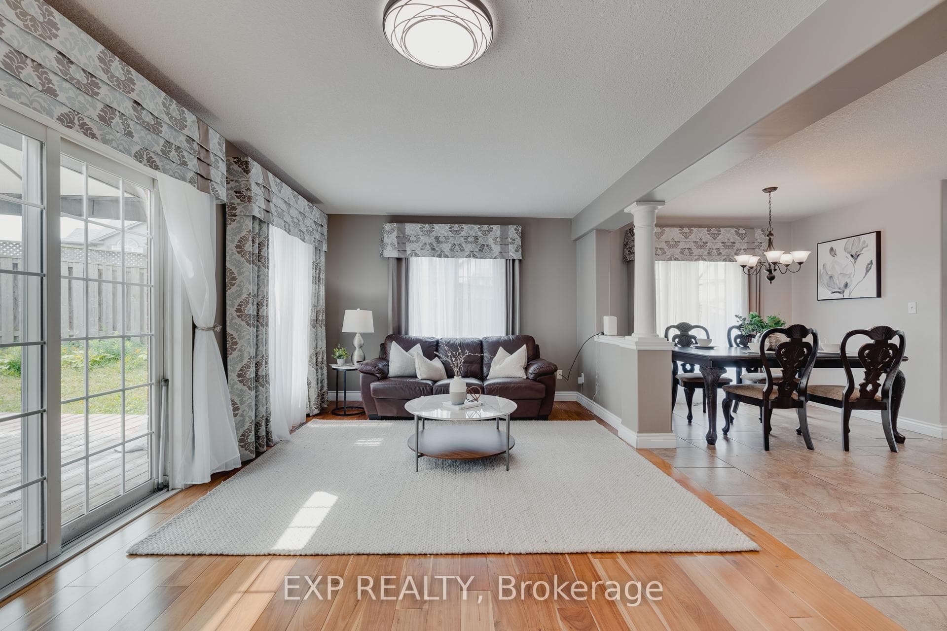 337 Featherstone Crescent photo 9