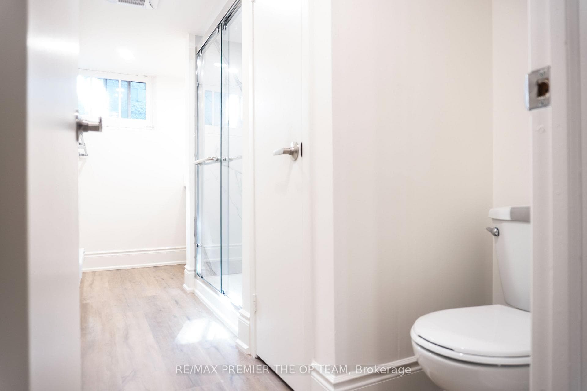 148 Martin Grove Road photo 23