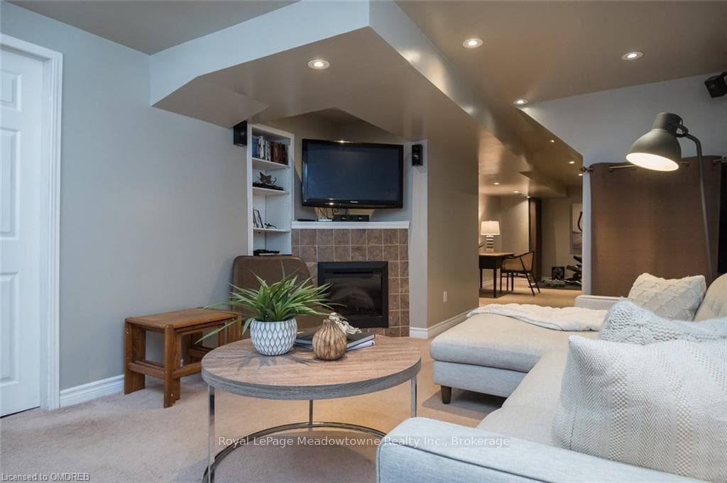 1088 BARCLAY Circle photo 29