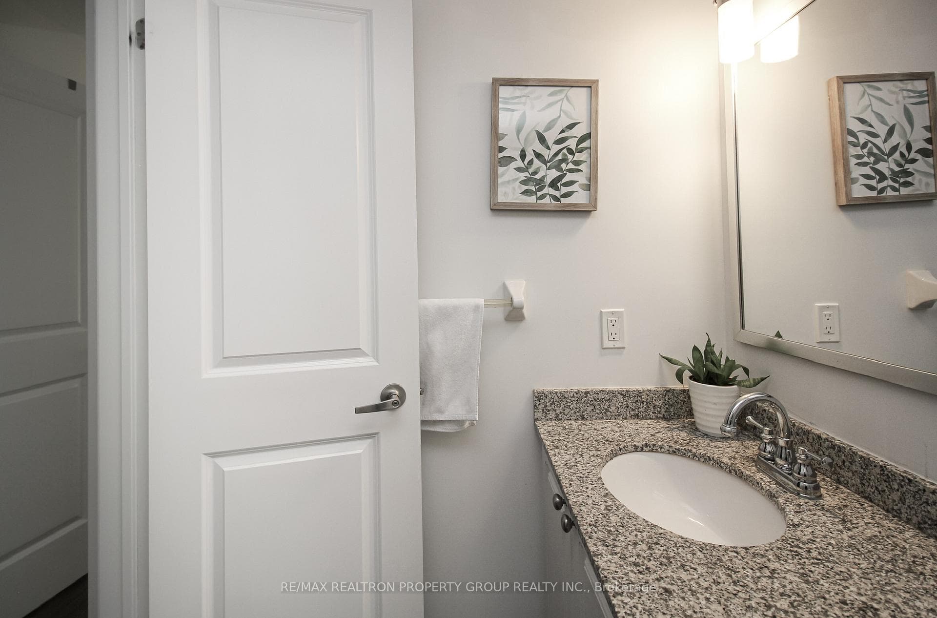 318 John Street Unit 121 photo 27