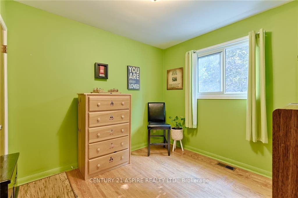 350 MILLER Street photo 17