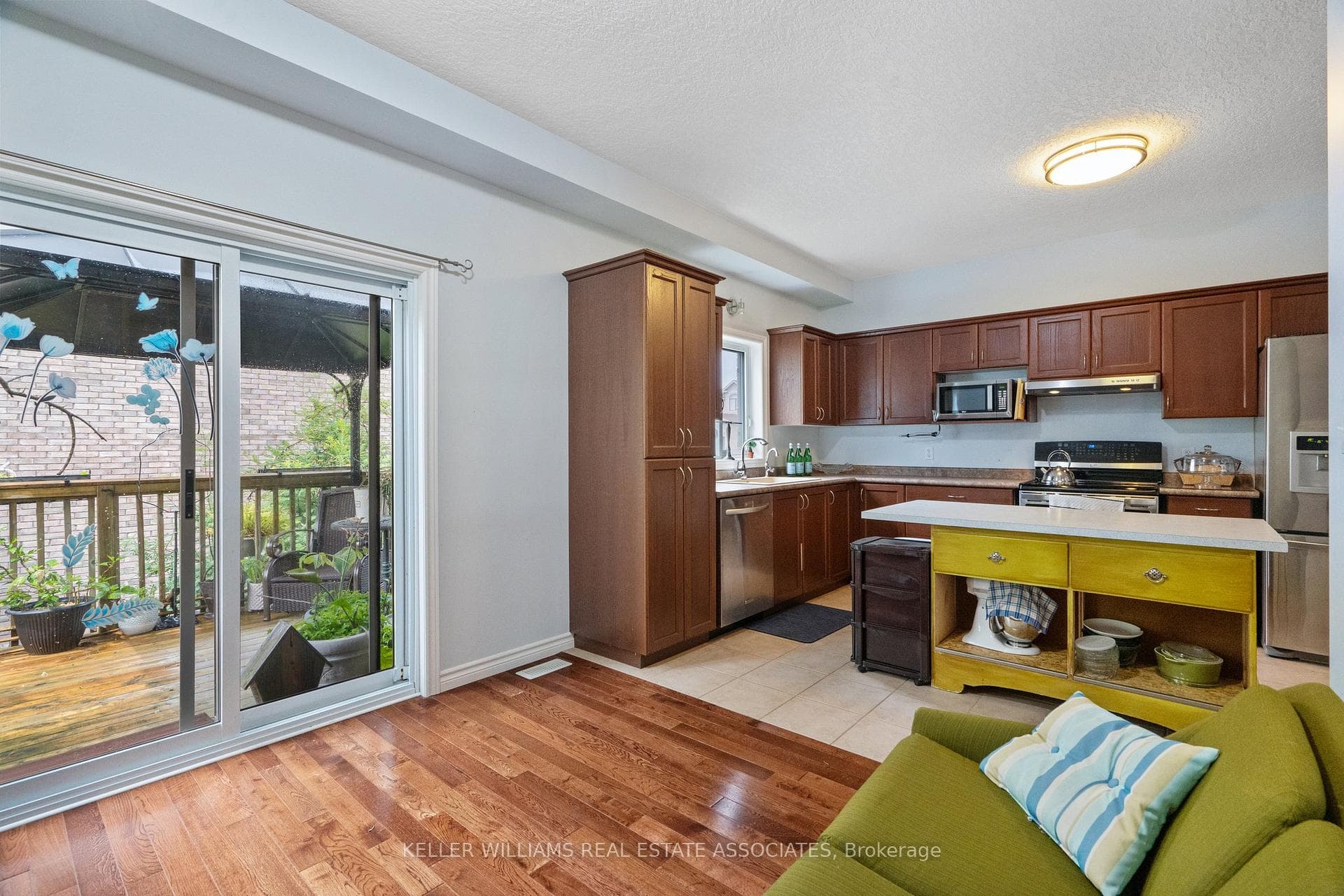 95 Yates Avenue photo 12