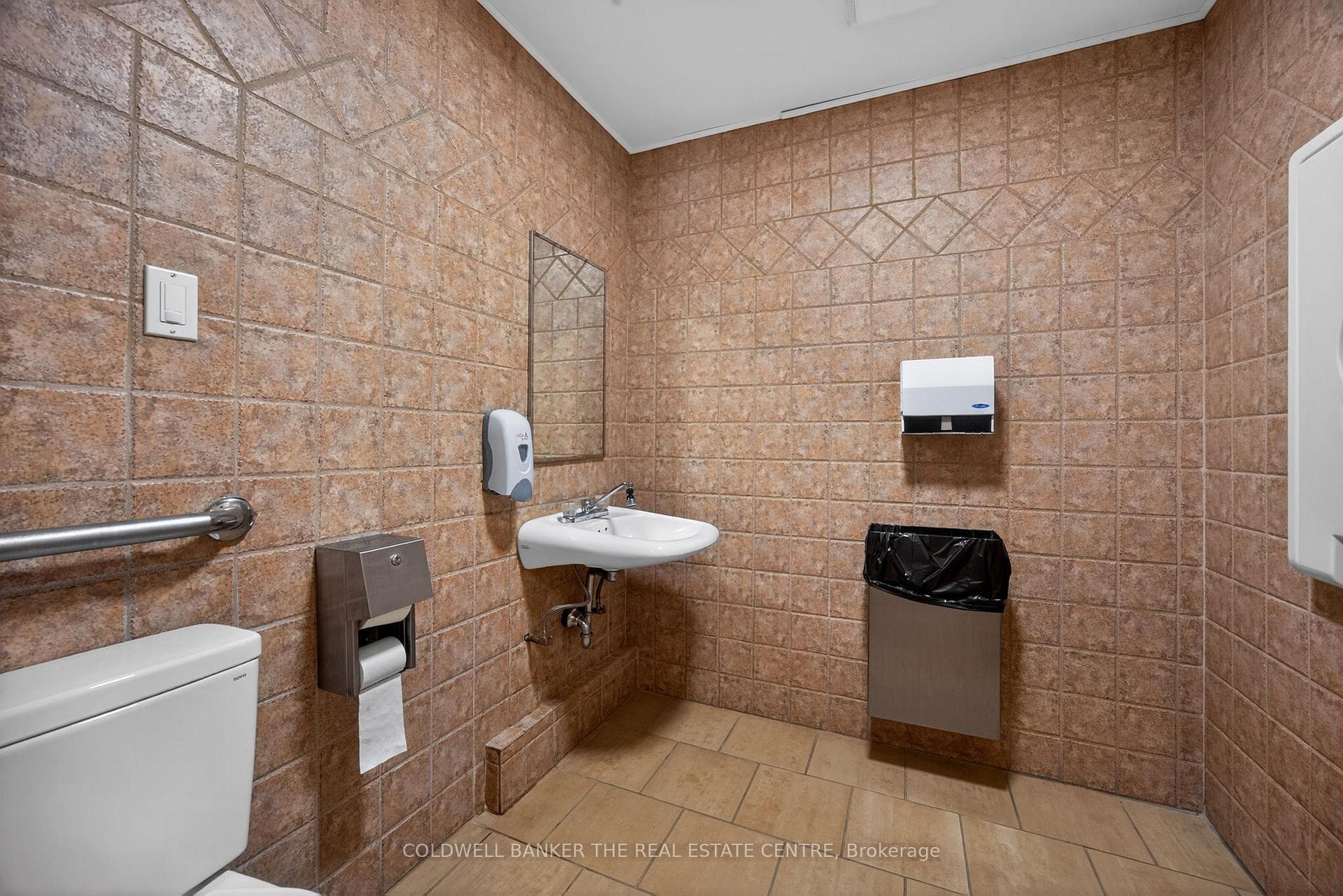 56 Yonge Street photo 21
