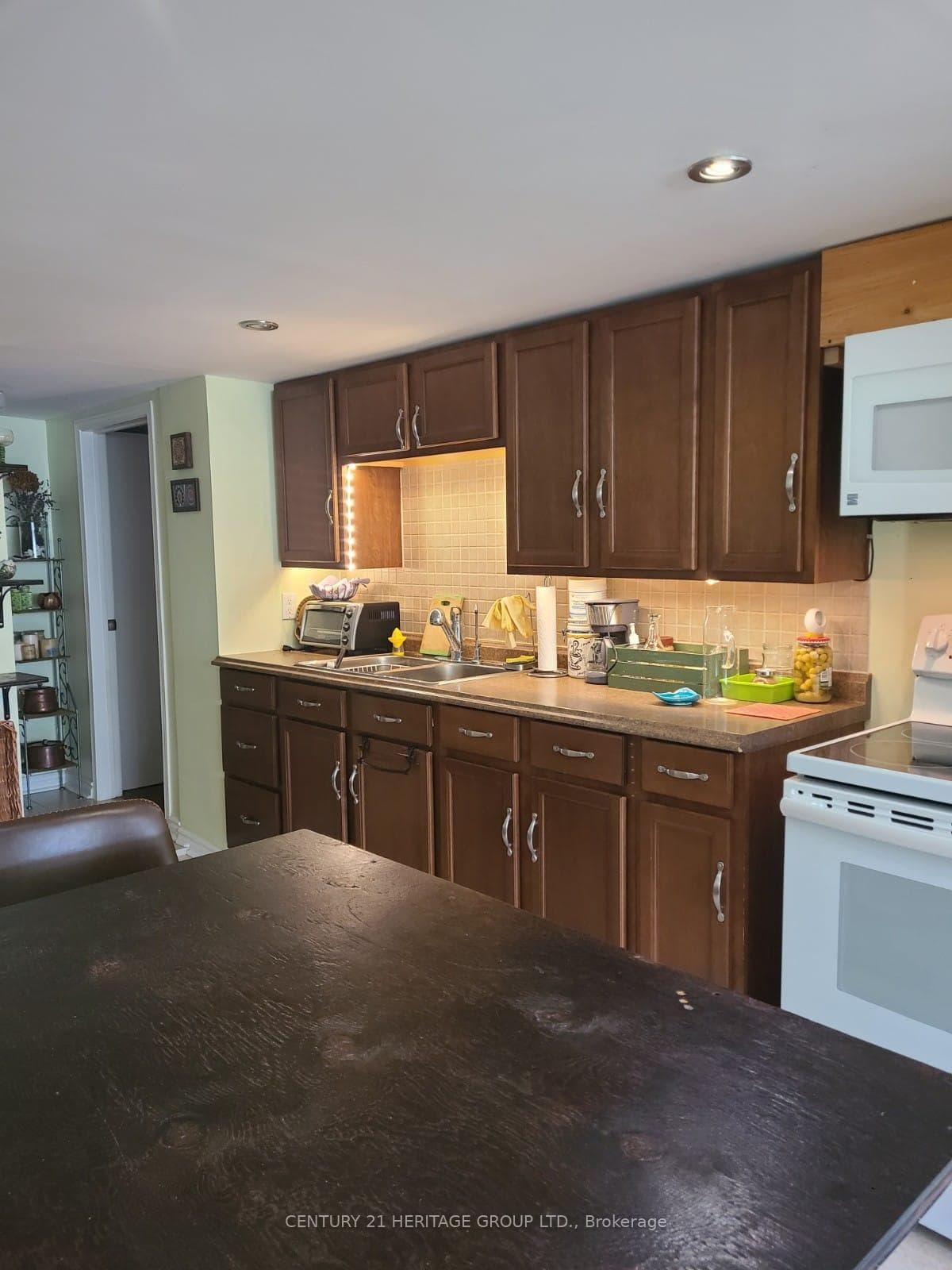 104 Maybourne Avenue photo 8