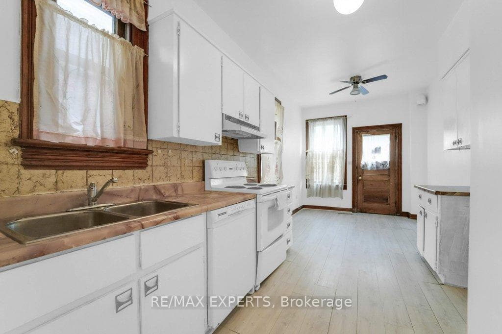 370 Lippincott Street photo 9