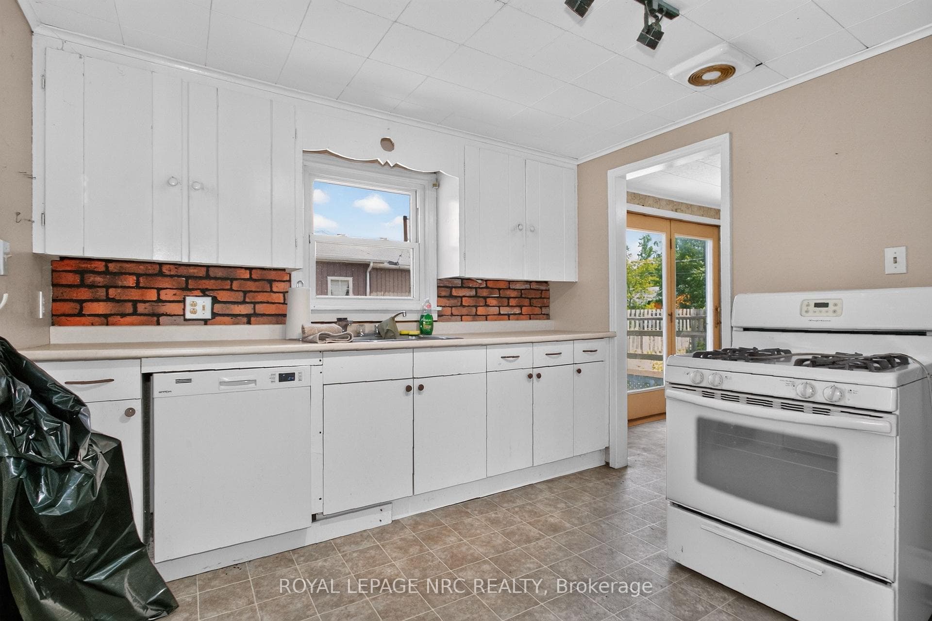2964 Hyman Avenue photo 12