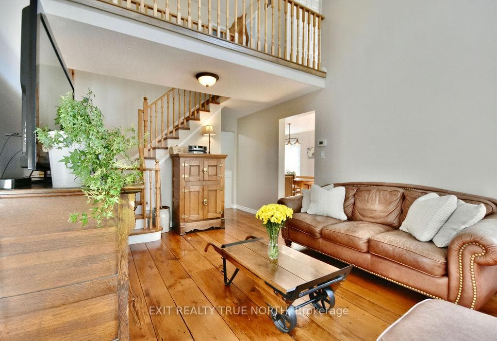1889 Applewood Avenue photo 9