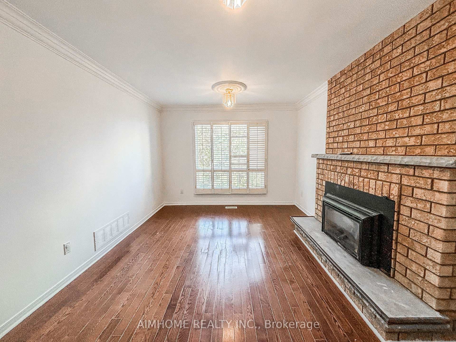 87 Ballard Crescent photo 8