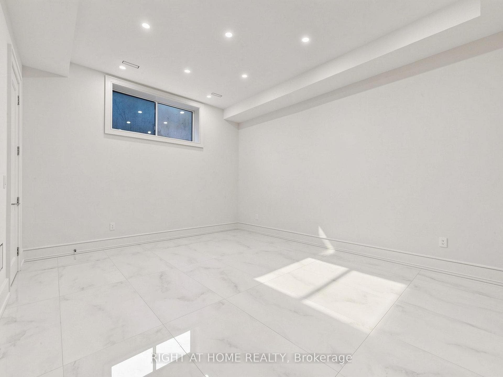 69 Centre Avenue photo 28