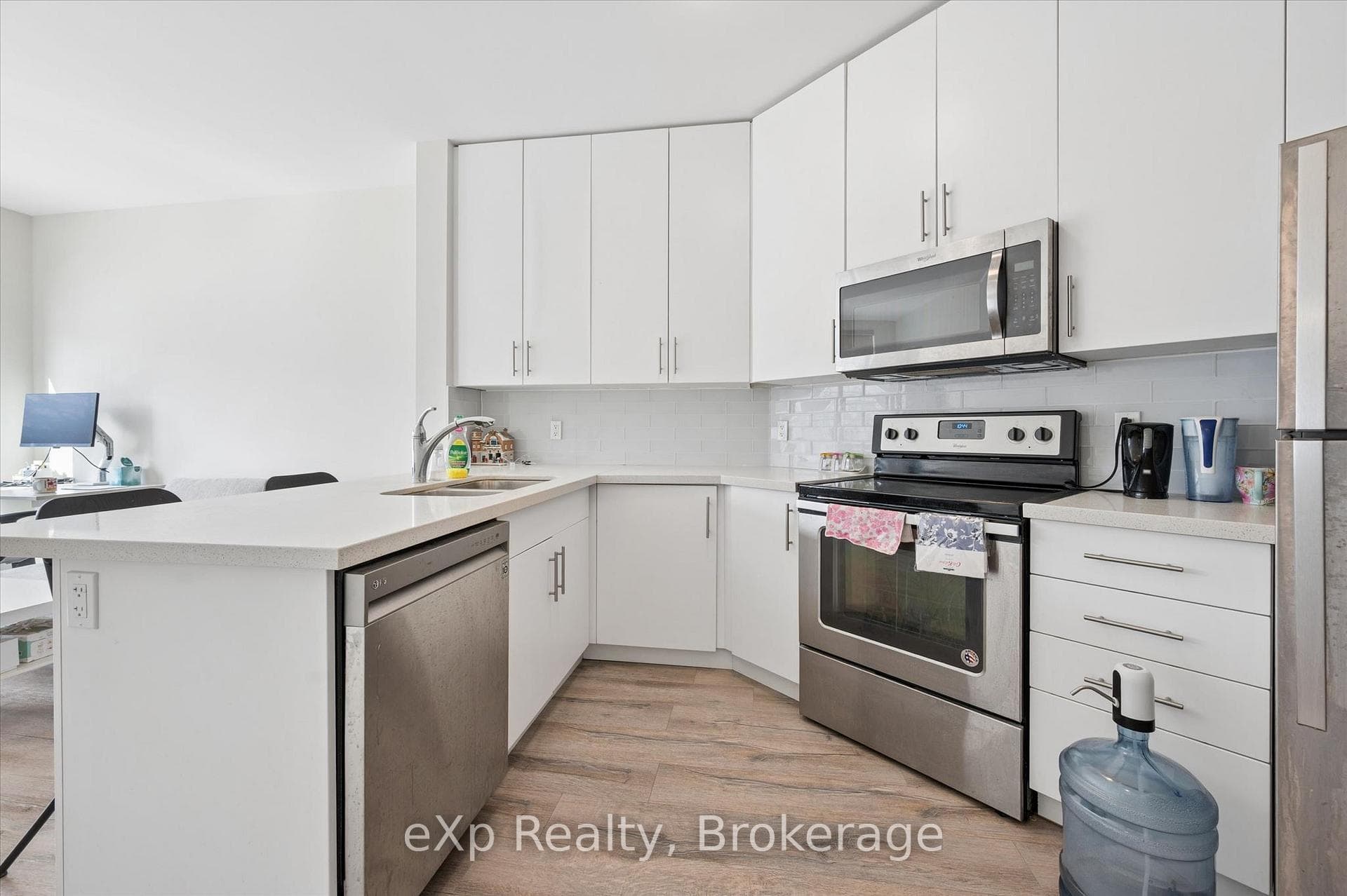 690 King Street Unit 202 photo 18
