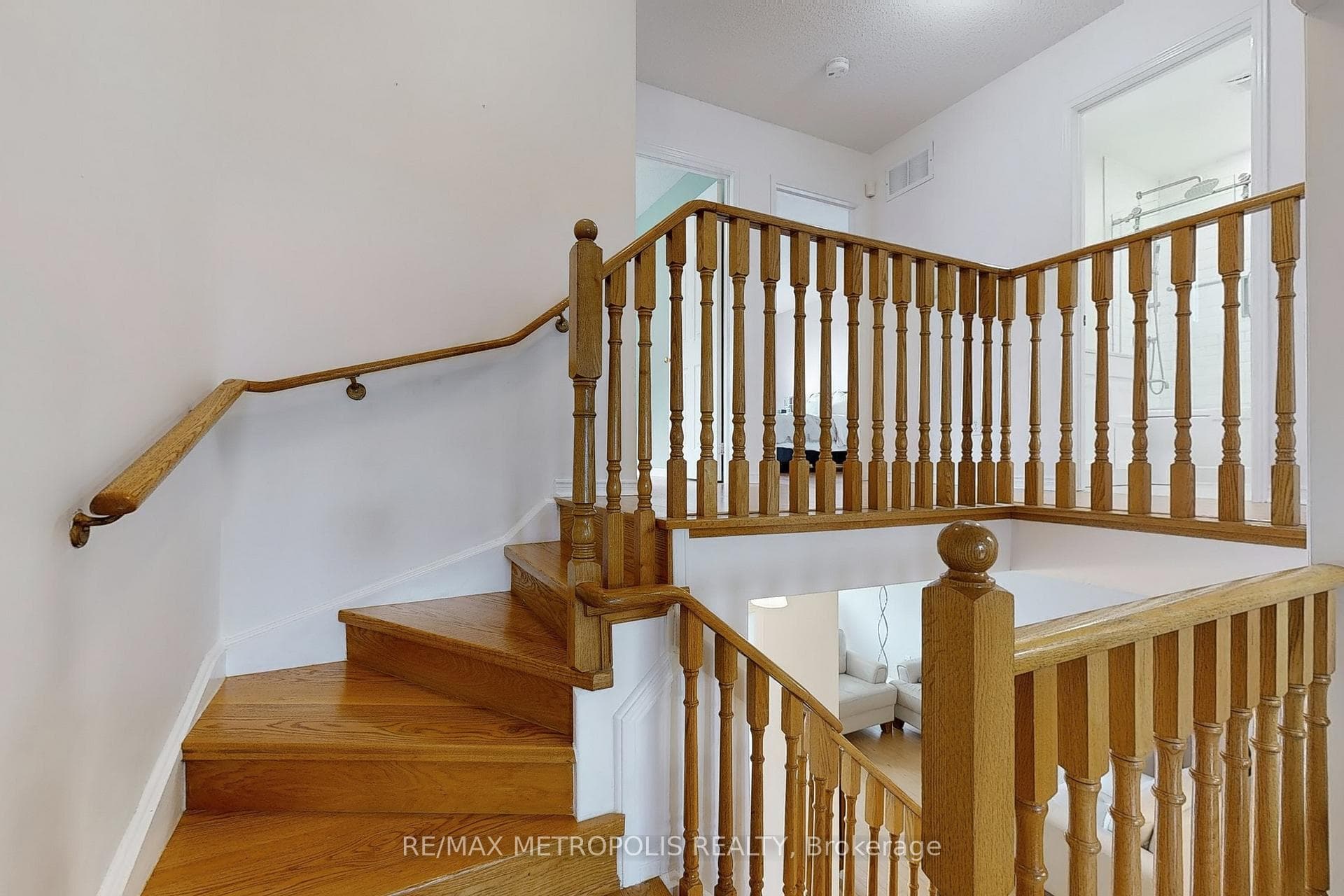 175 Roxbury Street photo 24