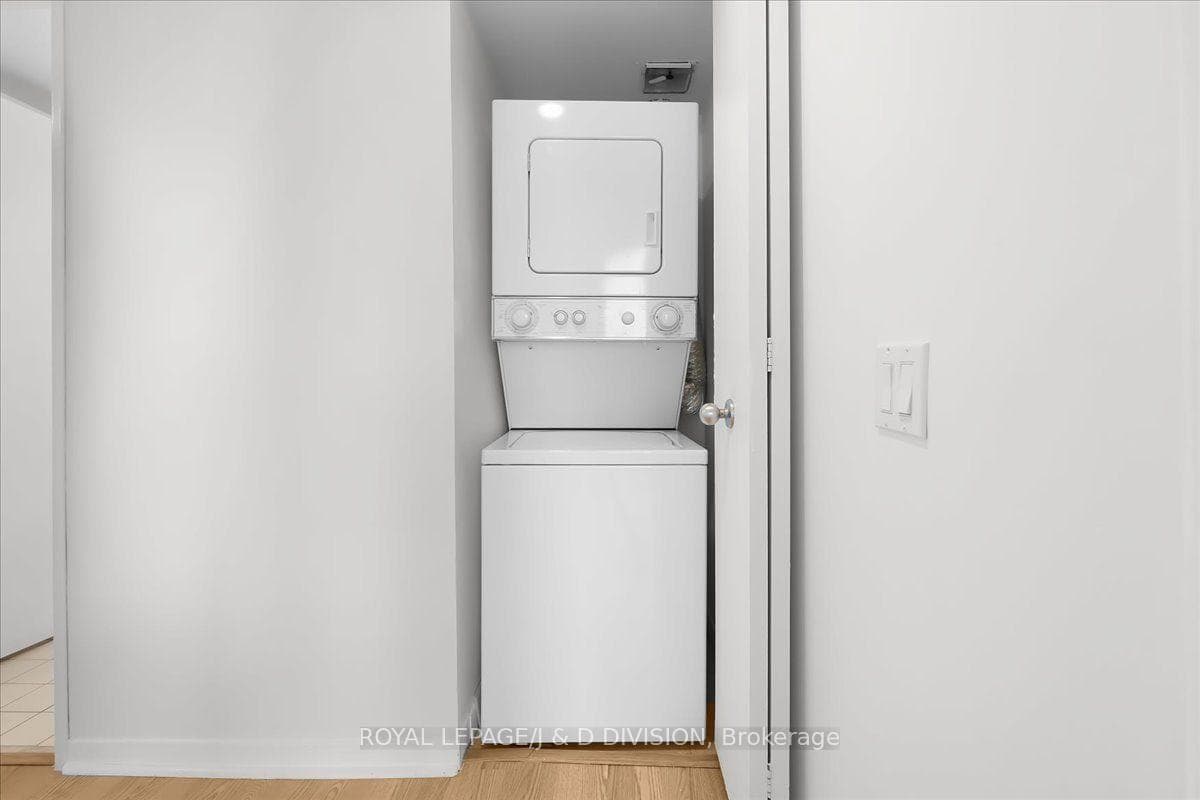 21 Overlea Boulevard Unit 1306 photo 22