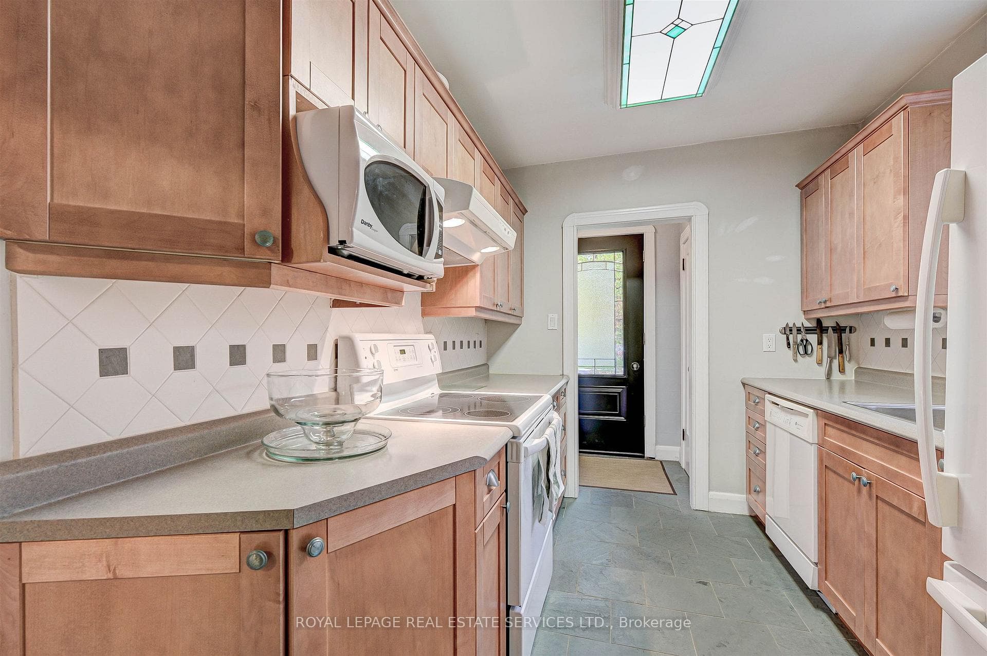 884 Royal York Road photo 11