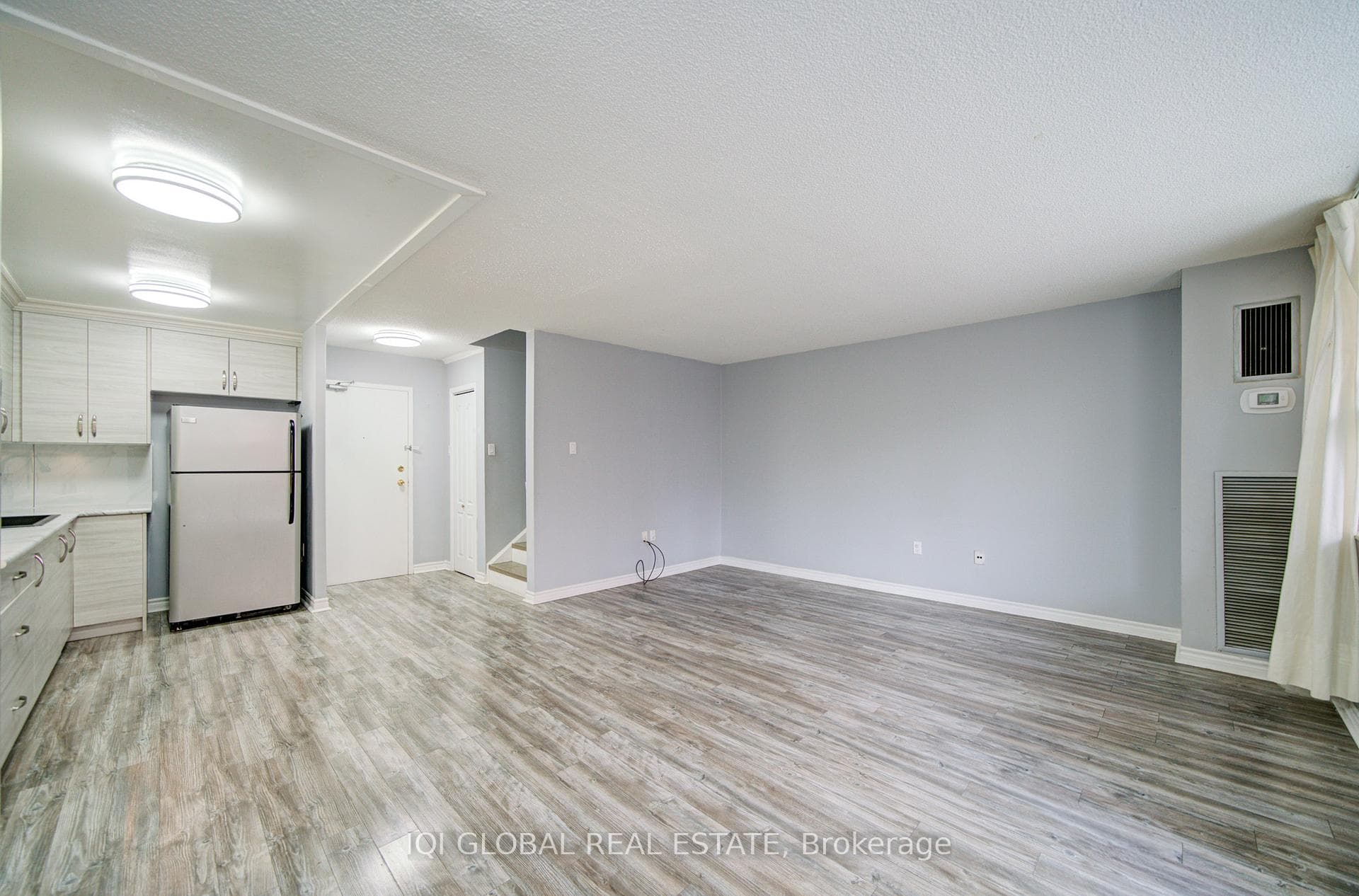 4062 Lawrence Avenue Unit 107 photo 19