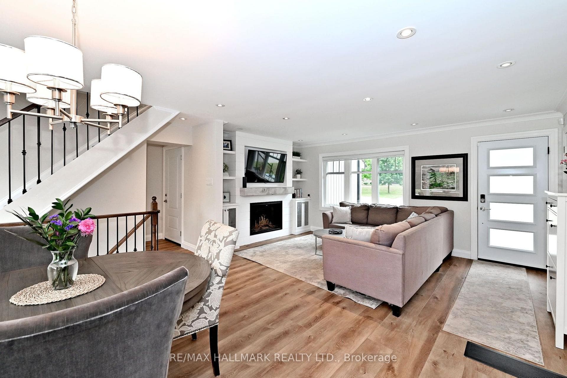 334 Stewart Street photo 7