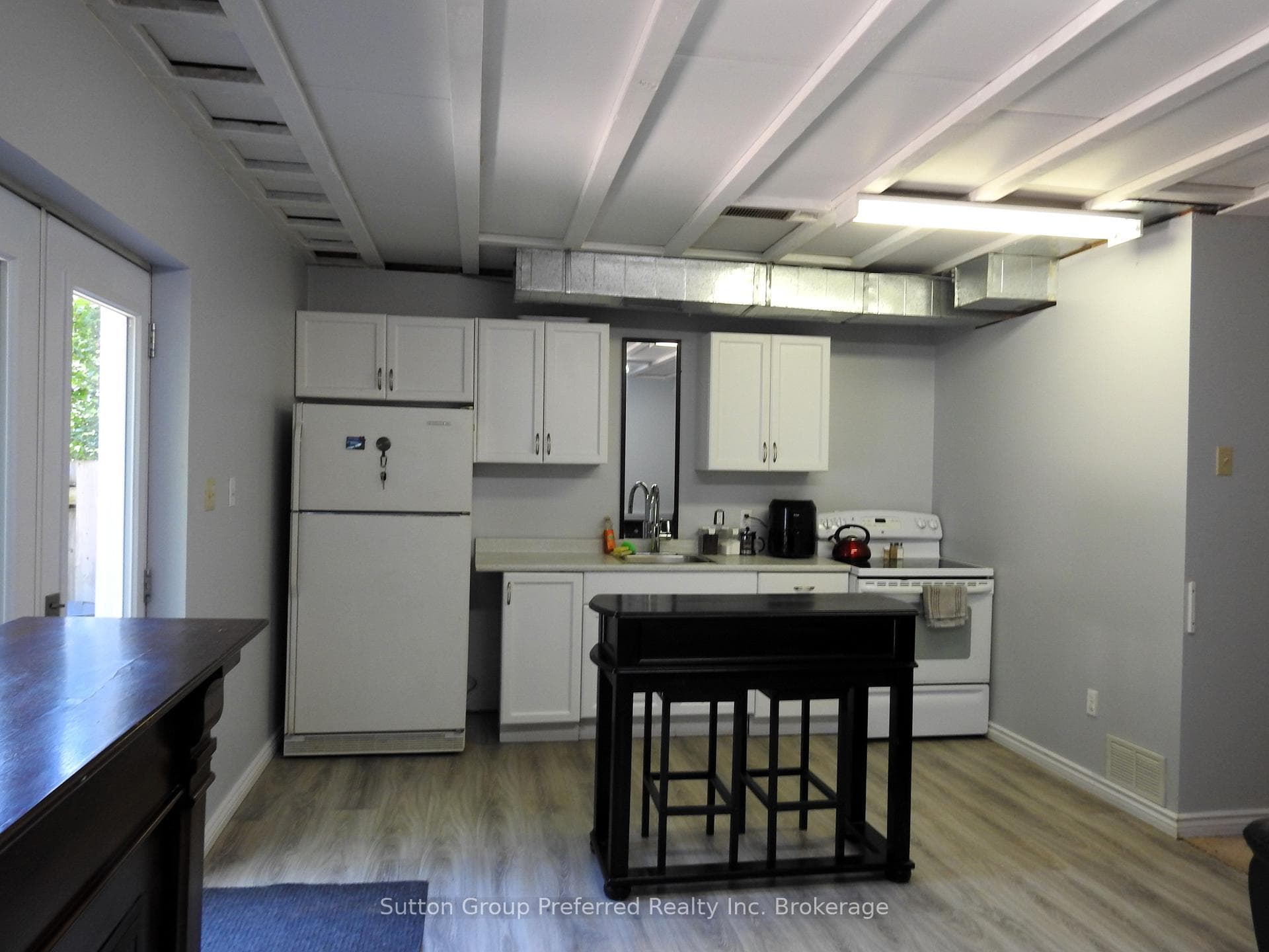 lower level kitchen