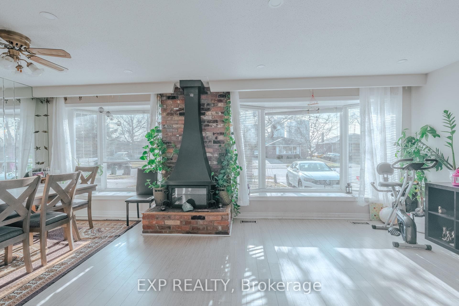 20 Manorglen Crescent Unit Upper photo 7