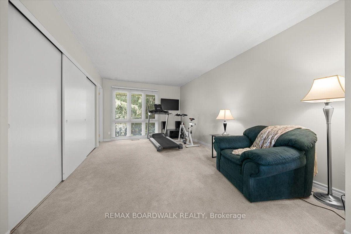15 Selwyn Crescent photo 32